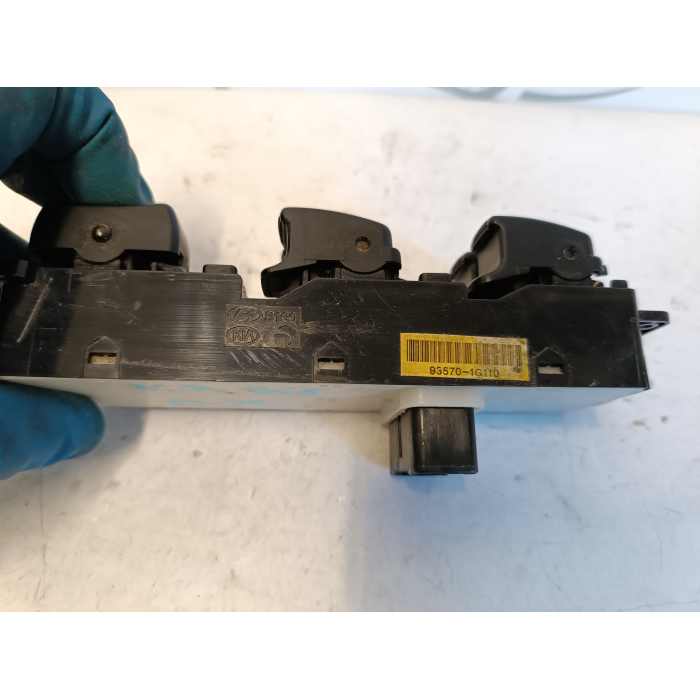 93570-1G110 PULSANTE PULSANTIERA ALZAVETRO ANTERIORE SINISTRA KIA RIO 2005-2011 