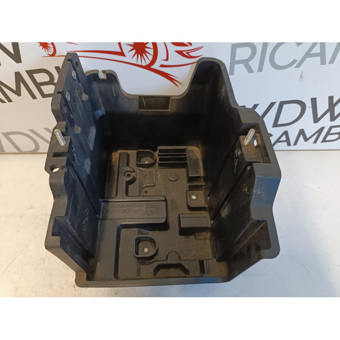 FN15-10723-AA ALLOGGIO SUPPORTO PORTA BATTERIA FORD ECOSPORT 2° 1.0 (2012\2016)
