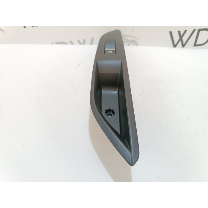 98178380ZD PULSANTIERA ALZAVETRO POSTERIORE SINISTRO PEUGEOT 5008 GT LINE 1.5 2020\2023 98178380PT