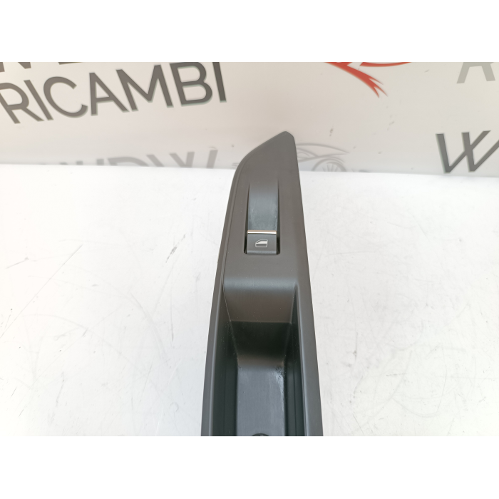 98178380ZD PULSANTIERA ALZAVETRO POSTERIORE SINISTRO PEUGEOT 5008 GT LINE 1.5 2020\2023 98178380PT