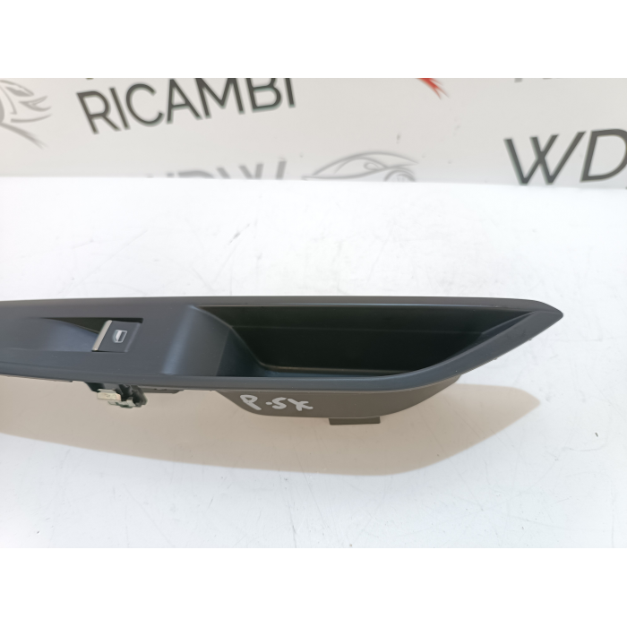 98178380ZD PULSANTIERA ALZAVETRO POSTERIORE SINISTRO PEUGEOT 5008 GT LINE 1.5 2020\2023 98178380PT