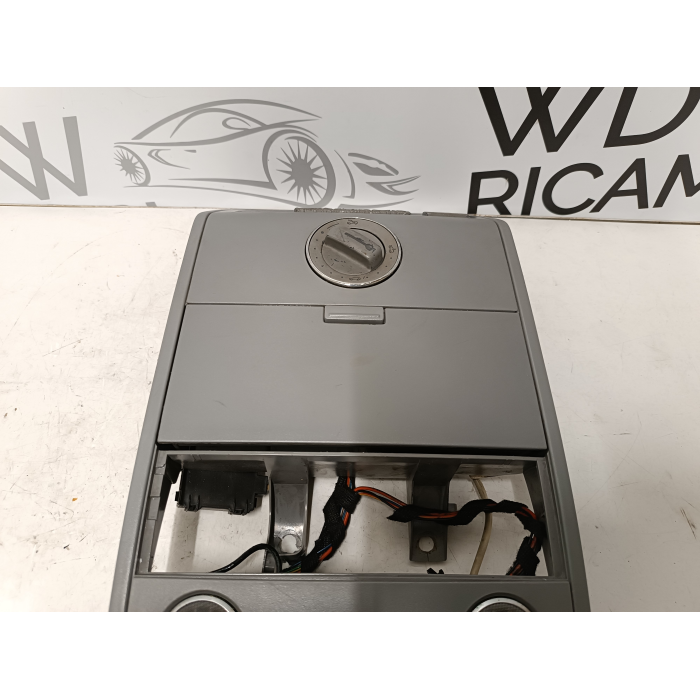 7L6868143A - 7L0868403 LUCE ABITACOLO TETTO INTERNA VW TOUAREG 3.0 TDI V6 (2002\2007)
