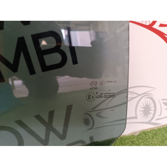 VETRO CRISTALLO OSCURATO SCENDENTE POSTERIORE DESTRO PEUGEOT 5008 GT LINE 2020\2023