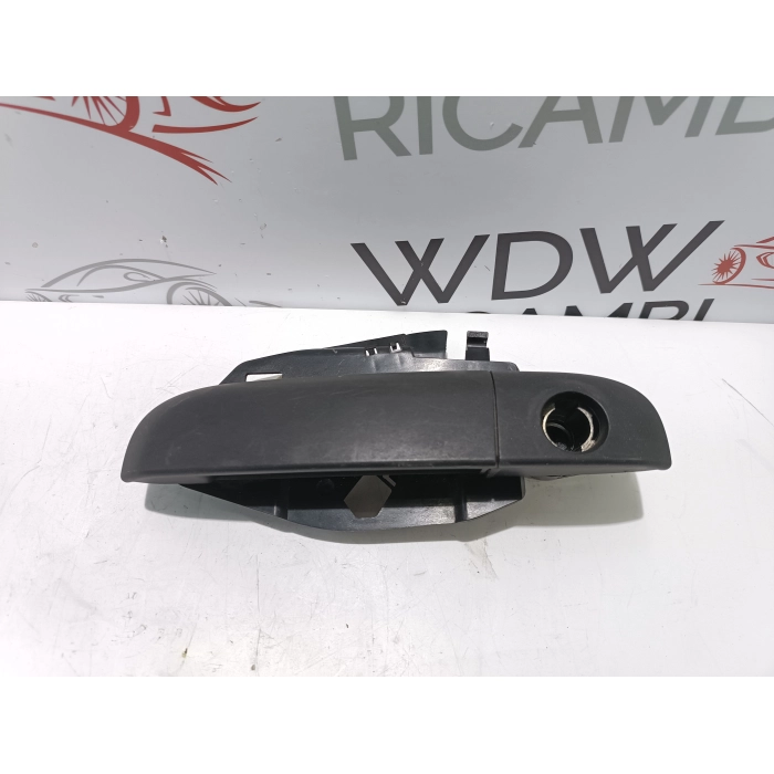 MANIGLIA ESTERNA APRI PORTA ANTERIORE SINISTRO FIAT PANDA (312\319) DAL 2012 IN POI
