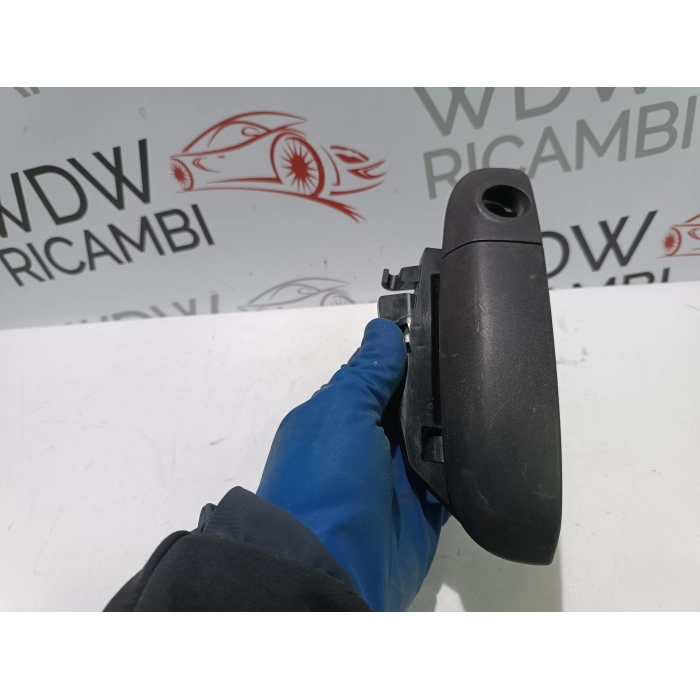 MANIGLIA ESTERNA APRI PORTA ANTERIORE SINISTRO FIAT PANDA (312\319) DAL 2012 IN POI