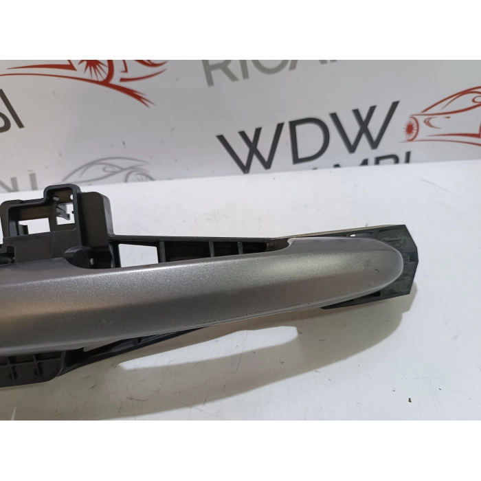 MANIGLIA ESTERNA PORTA ANTERIORE DESTRO FIAT 500L (DAL 2012 IN POI >) GRIGIA