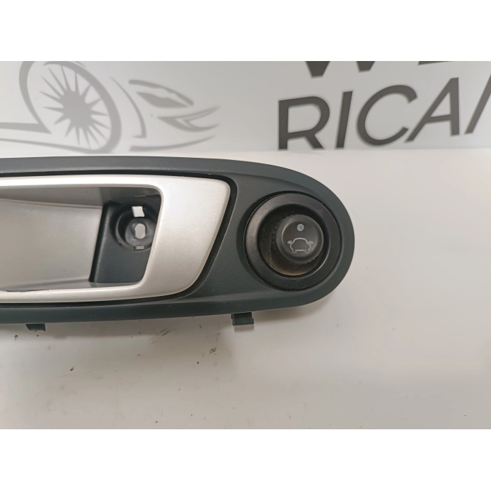8A61-A22601-AF MANIGLIA INTERNA APRI PORTA ANTERIORE SINISTRA FORD FIESTA (2008\2013)