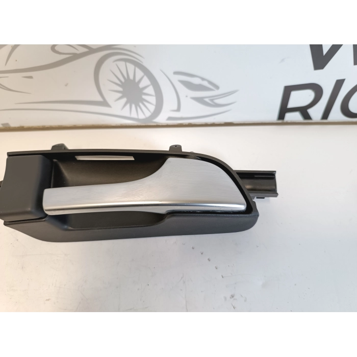 8P3867020B MANIGLIA INTERNA CROMATA PORTA ANTERIORE DESTRA AUDI A3 8P 2003\2007