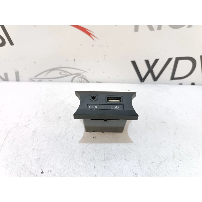 ATTACCO PRESA LETTORE AUX USB KIA RIO (UB) 1.1 CRDI (2011\2017)