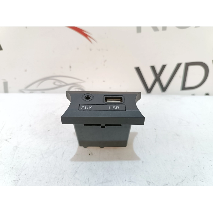 ATTACCO PRESA LETTORE AUX USB KIA RIO (UB) 1.1 CRDI (2011\2017)