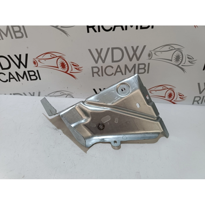 M1TB-16D268-AB STAFFA PARAFANGO ANTERIORE SINISTRO FORD PUMA ST-LINE (2019\2024)