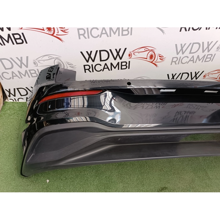 5H6807421F PARAURTI POSTERIORE POST NERO VW GOLF 8 8.5 ANNO 2025 CON FORI PER SENSORI