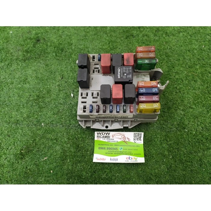 46760257 CENTRALINA PORTAFUSIBILI FIAT PUNTO (188) 1.3 MTJ 70CV (03-07) 2 II SERIE