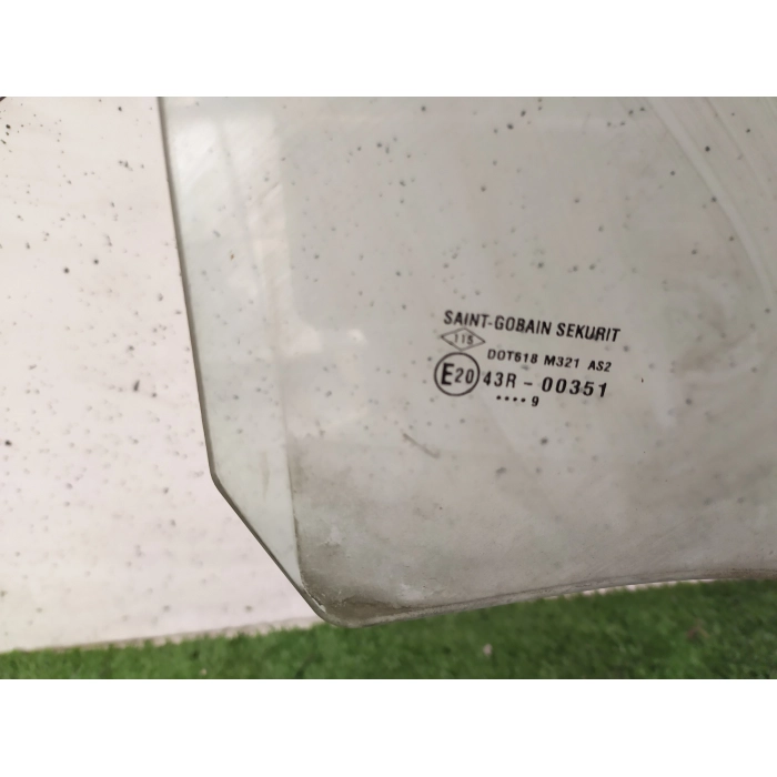 VETRO SCENDENTE PORTA POSTERIORE DESTRO DX DACIA SANDERO 2009 (1 SERIE)