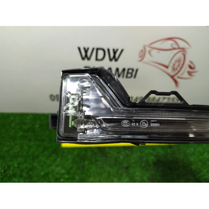 FRECCIA LUCE INDICATORE DIREZIONE SPECCHIETTO SINISTRO PEUGEOT 208 2° 2019>