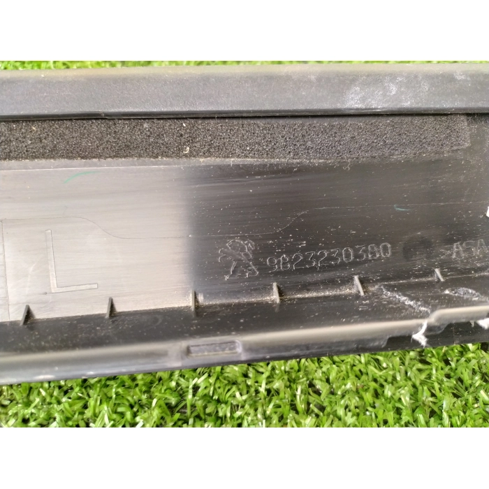 MODANATURA CENTRALE ESTERNA PORTA ANTERIORE ANT SINISTRA SX PEUGEOT 208 2° 2019>