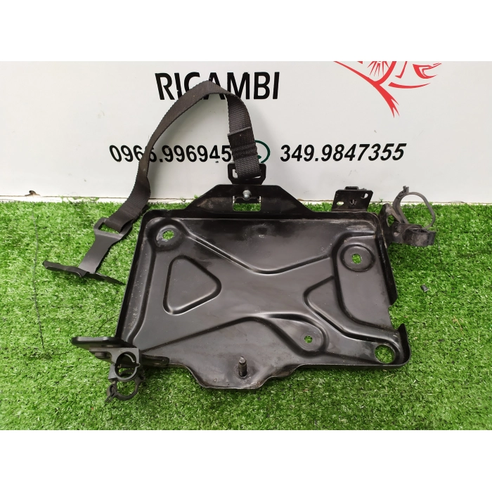 STAFFA SUPPORTO ALLOGGIO BATTERIA USATO FIAT TIPO (356) SW 1.6 (DAL 2015 IN POI >)