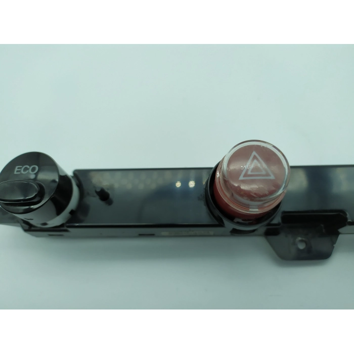 735527545 PULSANTE PULSANTIERA CENTRALE LUCE DI EMERGENZA USATO FIAT 500 1.3 (DAL 2007 IN POI >) 2009