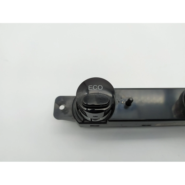 735527545 PULSANTE PULSANTIERA CENTRALE LUCE DI EMERGENZA USATO FIAT 500 1.3 (DAL 2007 IN POI >) 2009