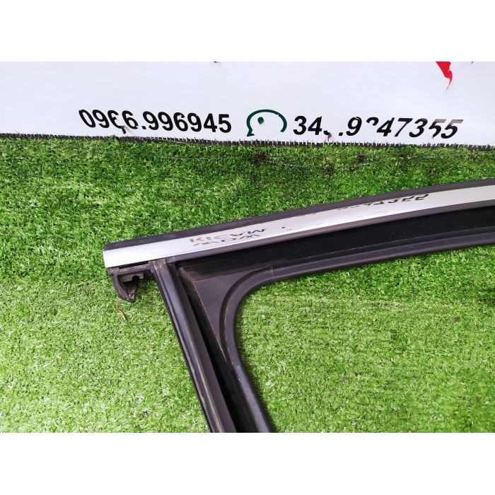 GUARNIZIONE CROMATA USATO PORTA ANTERIORE DESTRO DX JEEP COMPASS 2.0 CRD 4X4 (DAL 2016 IN POI >)