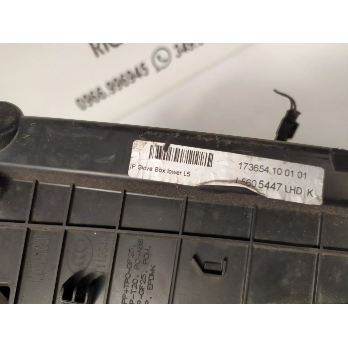 J8A2-060K63-A CASSETTO VANO PORTAOGGETTI USATO LAND ROVER RANGE ROVER VELAR DAL 2017 IN POI >