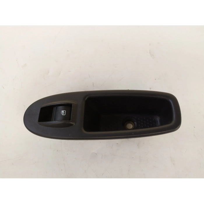 7355551570 PULSANTE INTERRUTTORE PORTA POSTERIORE SINISTRO SX USATO FIAT 500L 1.3 MTJ (DAL 2012 IN POI >)