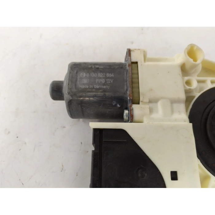 C44131-104 MOTORINO ALZAVETRO ANTERIORE DESTRO DX USATO JEEP RENEGADE (BU) 1.6 CRD (DAL 2014 IN POI >)