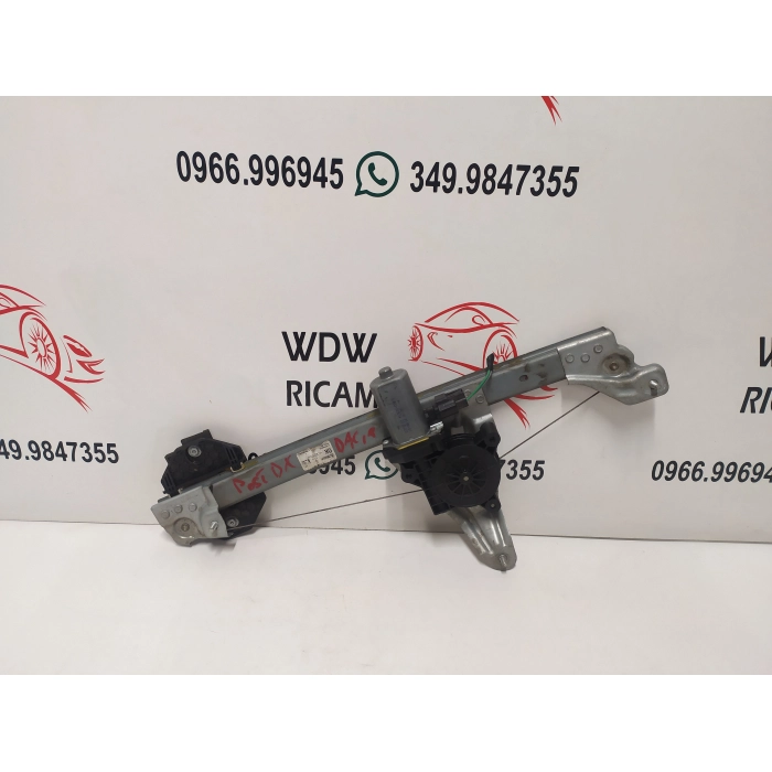 m13616-c00 MOTORINO ALZAVETRO POSTERIORE POST DESTRO DACIA SANDERO 2012-2020 2° SERIE