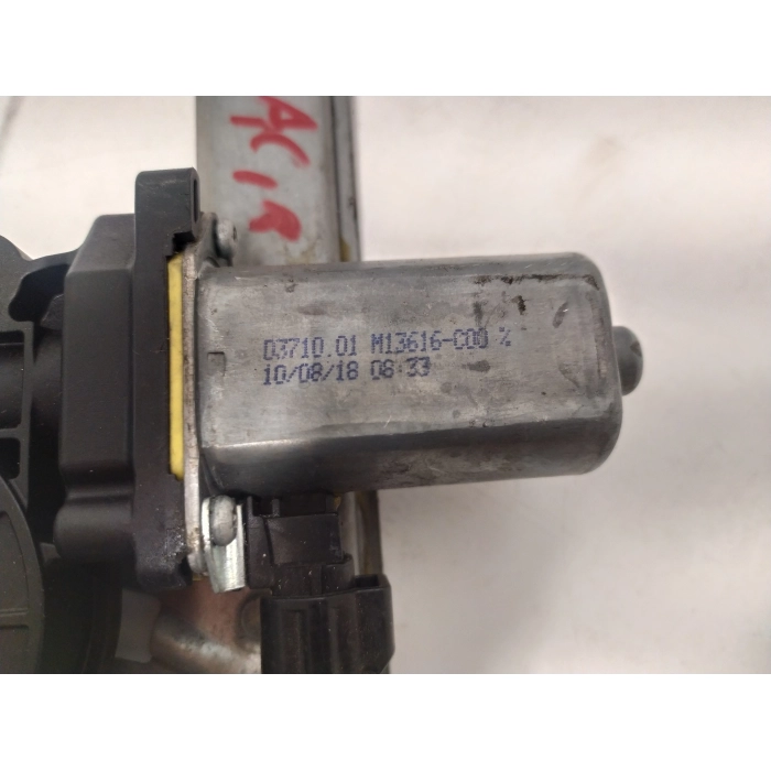 m13616-c00 MOTORINO ALZAVETRO POSTERIORE POST DESTRO DACIA SANDERO 2012-2020 2° SERIE