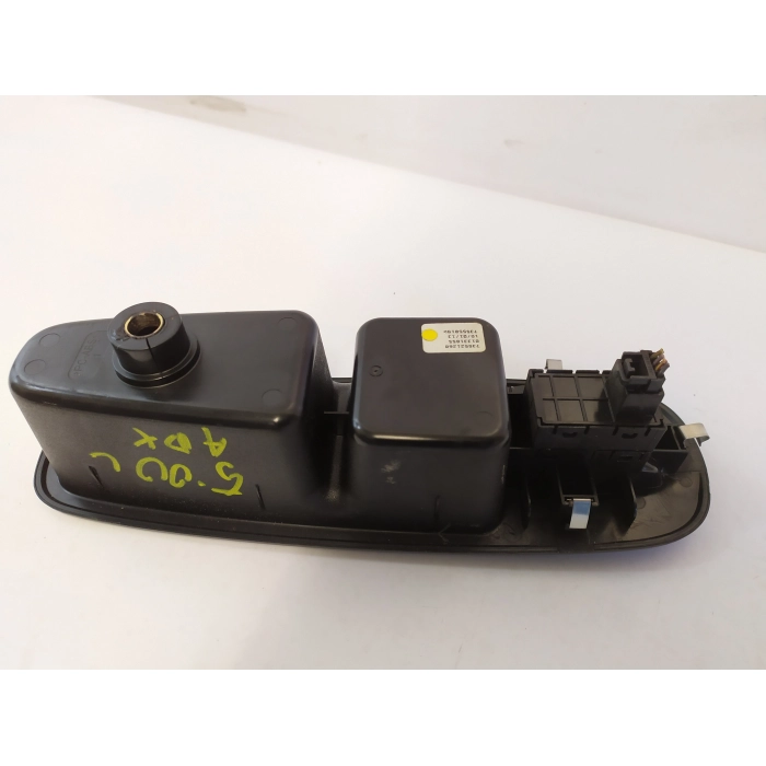 735521260 PULSANTE PULSANTIERA ANTERIORE DESTRO DX ALZAVETRO FIAT 500L 2012 > 735550190