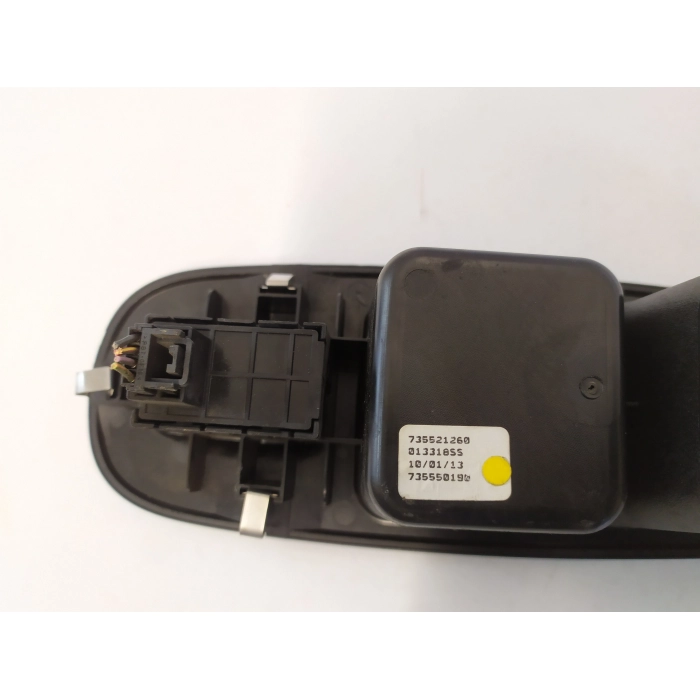 735521260 PULSANTE PULSANTIERA ANTERIORE DESTRO DX ALZAVETRO FIAT 500L 2012 > 735550190