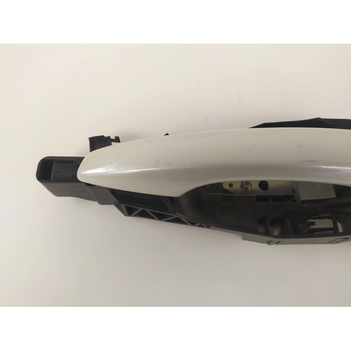 MANIGLIA ESTERNA APRI PORTA ANTERIORE DESTRO DX USATO PEUGEOT 208 DAL 2019 IN POI 2° SERIE