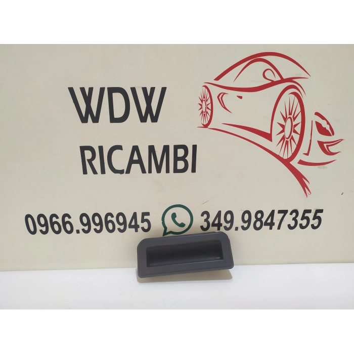 6V0827566 PULSANTE APERTURA PORTELLONE POSTERIORE POST USATO AUDI Q2 (GA) (DAL 2016 IN POI >)