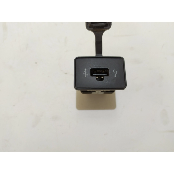 735429751 ATTACCO PRESA PORTA USB USATO FIAT GRANDE PUNTO 1.3 75CV (2005\2011) 2007