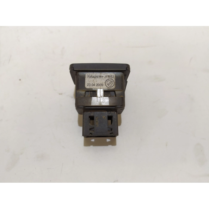 735429751 ATTACCO PRESA PORTA USB USATO FIAT GRANDE PUNTO 1.3 75CV (2005\2011) 2007