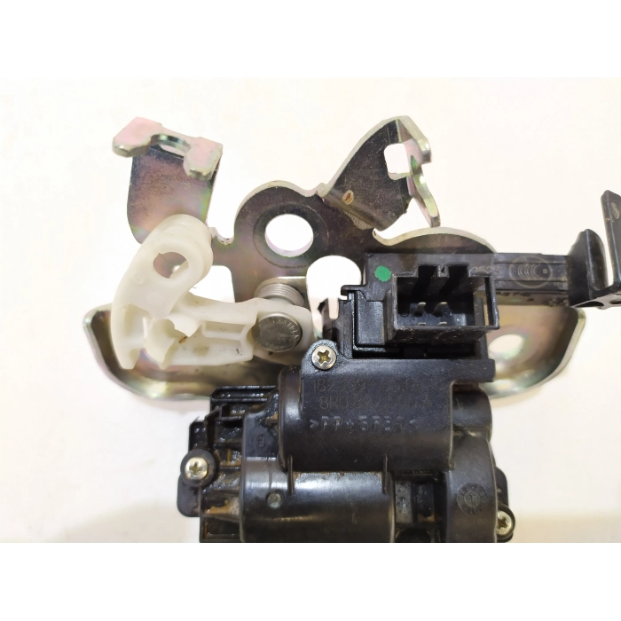 8R0827505A SERRATURA CHIUSURA PORTELLONE POSTERIORE POST USATO SKODA FABIA (NJ) 3° (2014\2021)