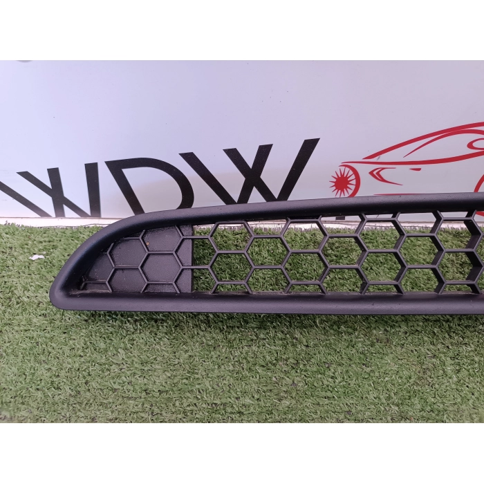 735536142 GRIGLIA RIVESTIMENTO PARAURTI ANTERIORE SUPERIORE USATO FIAT PUNTO EASY (2012\2018)