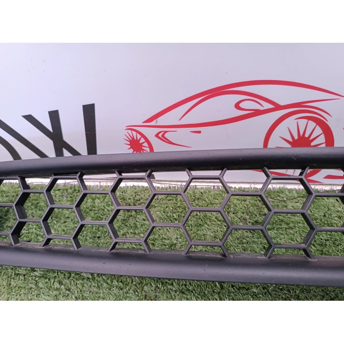 735536142 GRIGLIA RIVESTIMENTO PARAURTI ANTERIORE SUPERIORE USATO FIAT PUNTO EASY (2012\2018)