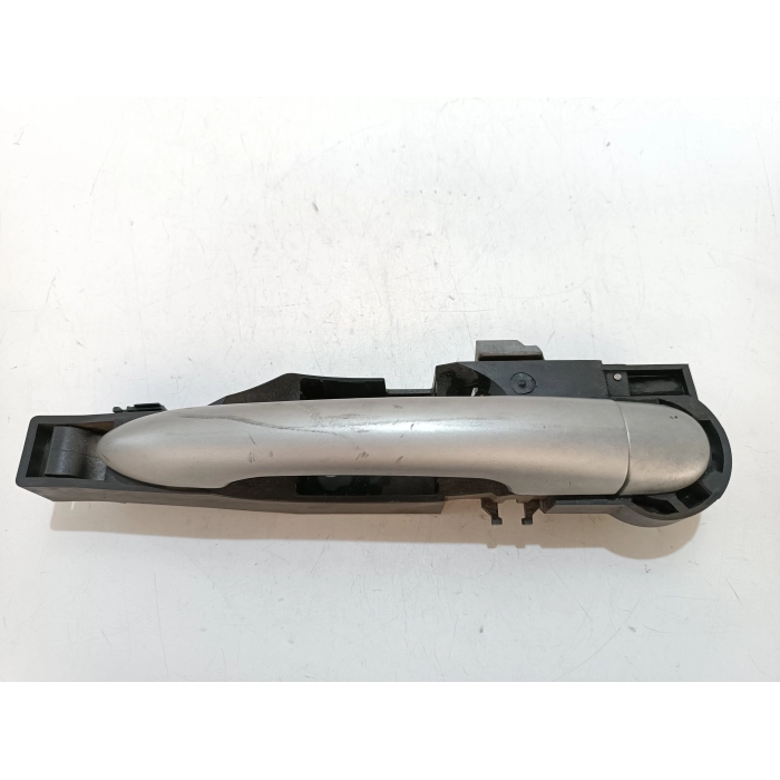 MANIGLIA ESTERNA APRI PORTA POSTERIORE DESTRO DX USATO RENAULT CLIO 1.5 SPORTOUR (2007\2013)
