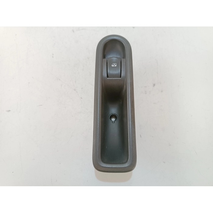 8200234357 PULSANTE ALZAVETRO PORTA POSTERIORE SINISTRO SX USATO RENAULT CLIO 1.5 SPORTOUR (2007\2013)