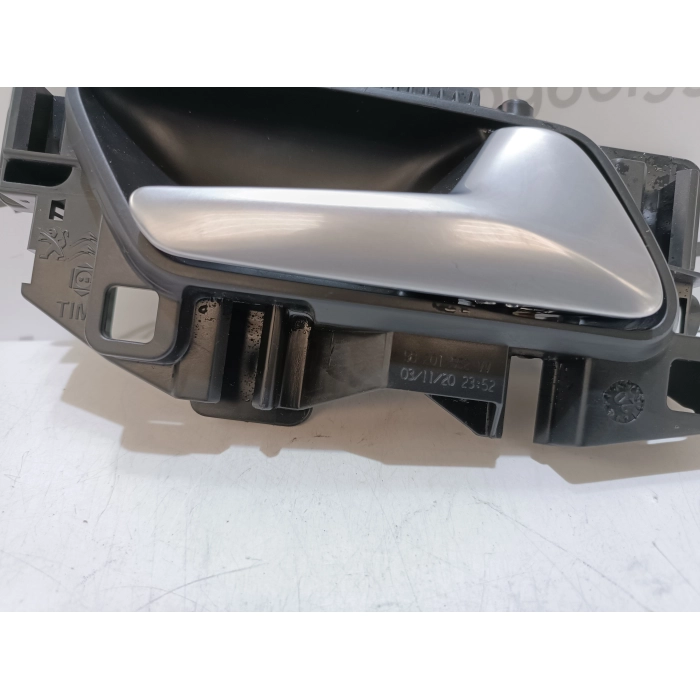 98201552W MANIGLIA INTERNA APRI PORTA ANTERIORE DESTRO DX USATO PEUGEOT 3008 II 2° (DAL 2016 > IN POI)