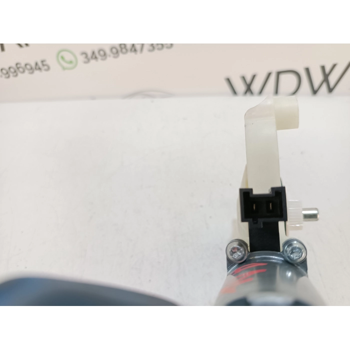 A0009065706 MOTORINO ALZAVETRO PORTA ANTERIORE DESTRO DX USATO MERCEDES CLASSE GLA (X156) (DAL 2013 >)