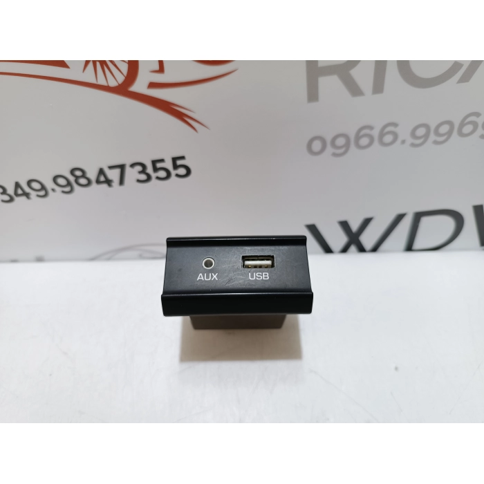 96120-H8000 ATTACCO LETTORE AUX USB USATO KIA RIO (YB) 1.2 (DAL 2017 IN POI >)