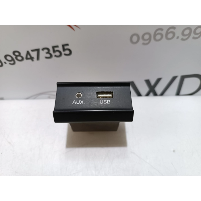 96120-H8000 ATTACCO LETTORE AUX USB USATO KIA RIO (YB) 1.2 (DAL 2017 IN POI >)