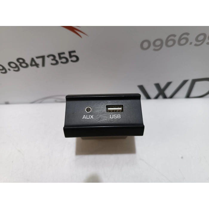 96120-H8000 ATTACCO LETTORE AUX USB USATO KIA RIO (YB) 1.2 (DAL 2017 IN POI >)