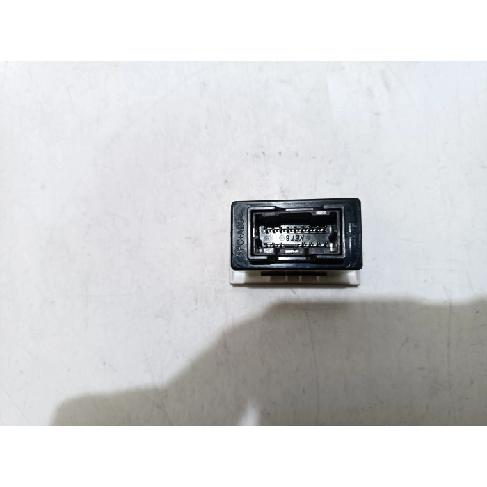 96120-H8000 ATTACCO LETTORE AUX USB USATO KIA RIO (YB) 1.2 (DAL 2017 IN POI >)