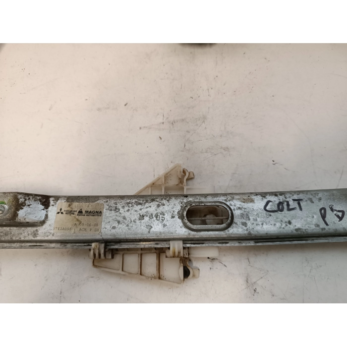ALZAVETRO ALZACRISTALLO MANUALE POSTERIORE DESTRO DX MITSUBISHI COLT Z30 CZ3 (04-12)