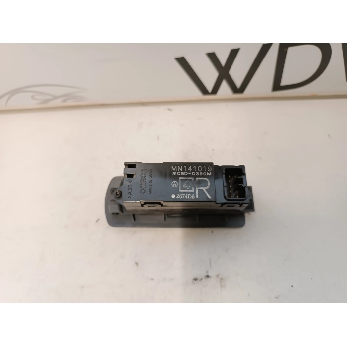 MN141019 PULSANTE INTERRUTTORE ALZAVETRO VETRO POSTERIORE DESTRO MITSUBISHI COLT 2004-2012
