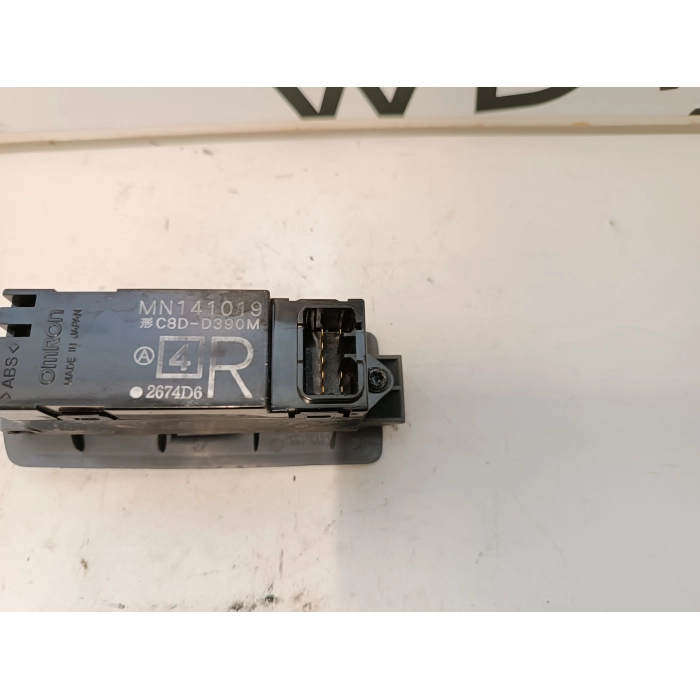 MN141019 PULSANTE INTERRUTTORE ALZAVETRO VETRO POSTERIORE DESTRO MITSUBISHI COLT 2004-2012