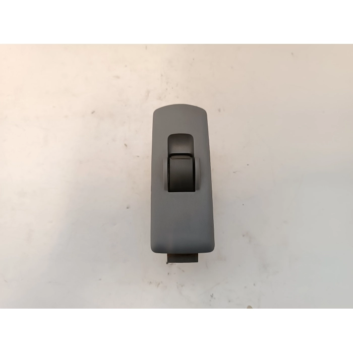 MN141020 PULSANTE INTERRUTTORE ALZAVETRO VETRO POSTERIORE SINISTRO MITSUBISHI COLT 2004-2012